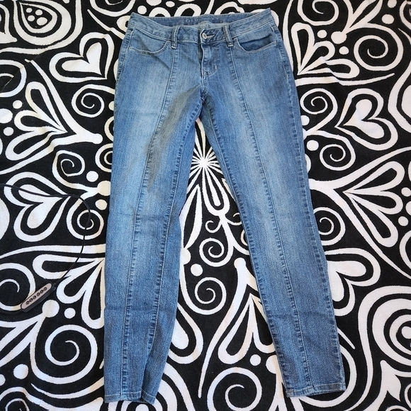 3/$25 Old navy jeans - Picture 1 of 3